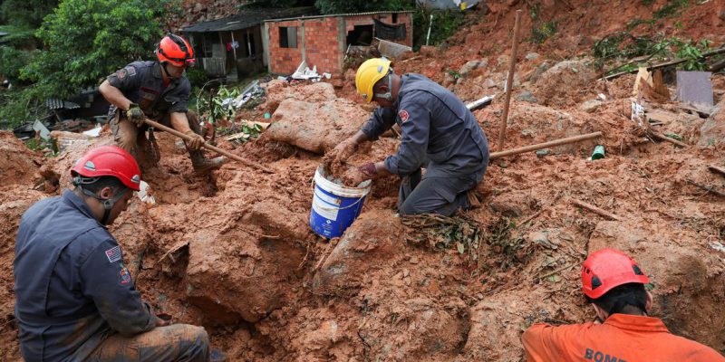 Número de mortos na Baixada Santista sobe para 18, diz Defesa Civil