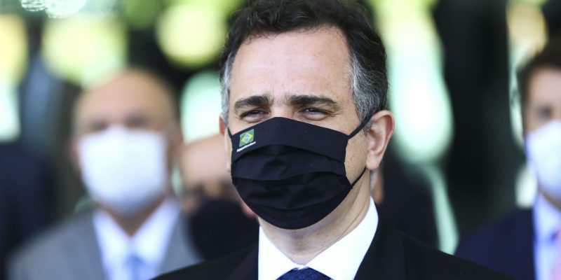 Presidente do Senado diz que “democracia é inegociável”
