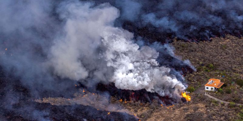 La Palma: uma casa escapou ao rio de lava