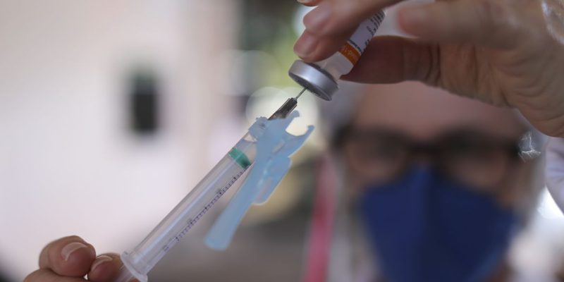 Covid-19: São Paulo aplica dose adicional em idosos acima de 60 anos