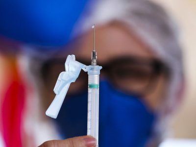 Mais 2,1 milhões de doses da vacina da Pfizer chegam ao Brasil