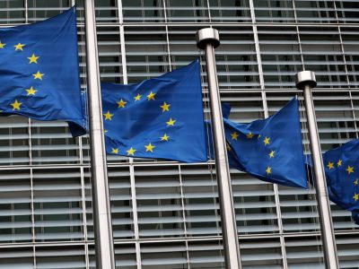 UE estima aprovar vacina contra nova variante da covid em 3 a 4 meses
