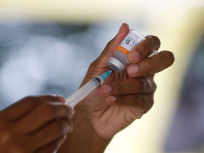 Anvisa avalia novo pedido de uso da vacina CoronaVac em crianças