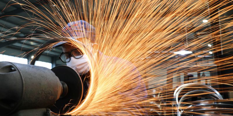 Indústria deve qualificar 9,6 milhões de pessoas até 2025