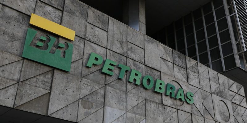 Governo federal anuncia troca de presidente da Petrobras