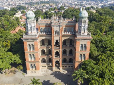 Fiocruz faz 122 anos fabricando vacinas e remédios para todo o país