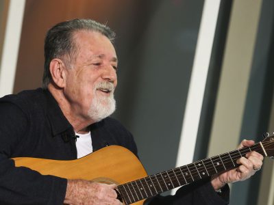 Sem Censura desta semana recebe o cantor Clayton Aguiar