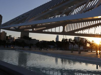 Museus do Rio oferecem visitas mediadas para surdos