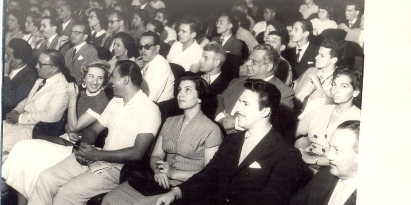 Cem anos do rádio no Brasil: da música ao riso, rádio conquista o povo