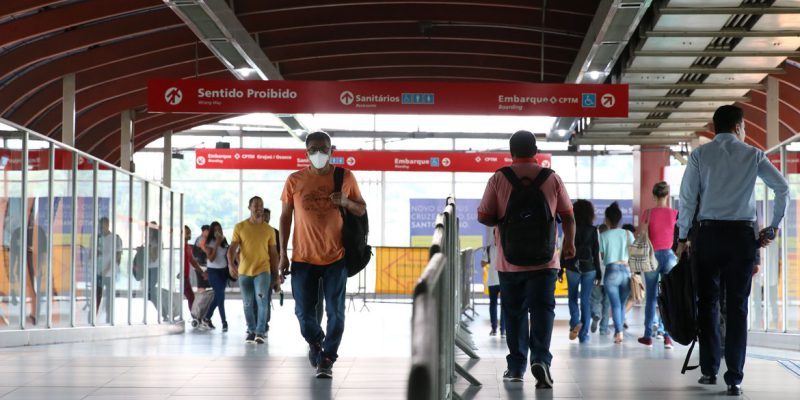Covid-19: Brasil registra 8,8 mil novos casos e 57 óbitos em 24 horas
