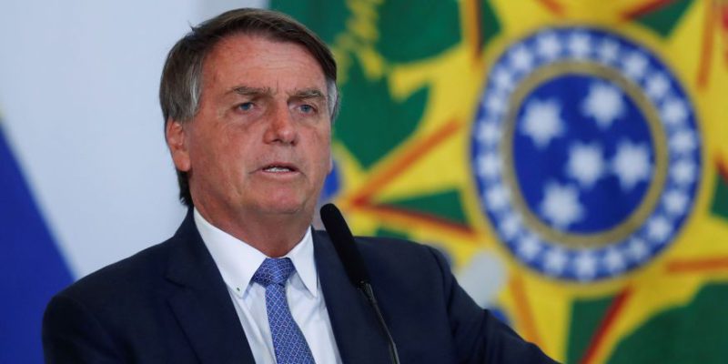 Bolsonaro sanciona lei que obriga planos de saúde a cobrirem tratamentos fora do rol da ANS