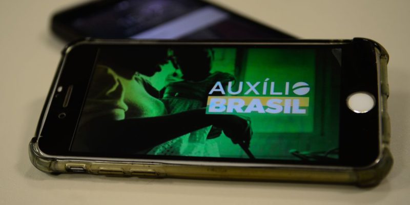 Beneficiários do Auxílio Brasil com NIS de final 6 recebem hoje