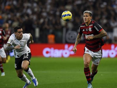 Flamengo e Corinthians buscam título da Copa do Brasil no Maracanã