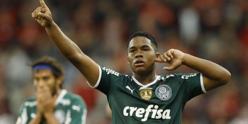 Palmeiras supera Athletico-PR e coloca uma mão na taça do Brasileiro