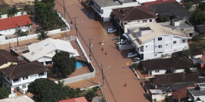 Chuvas levam cidades de Santa Catarina a decretar emergência