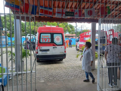 Menino de 11 anos baleado em escola sai de hospital e família se emociona: “Alívio e gratidão”