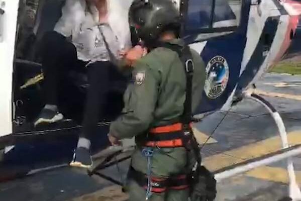 VÍDEO | Grávida de gêmeos é resgatada por helicóptero após ficar ilhada em Santa Leopoldina