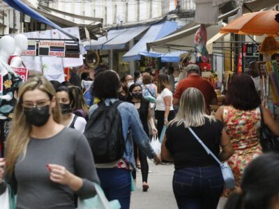 Metade dos brasileiros se sentem inseguros para andar sozinhos à noite