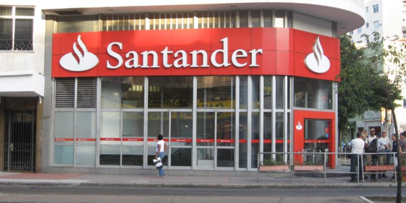 Santander abre mais de 200 vagas de estágio com salário de R$ 2,3 mil
