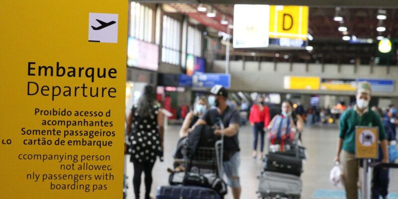 Greve dos aeronautas segue pelo 4º dia com voos atrasados