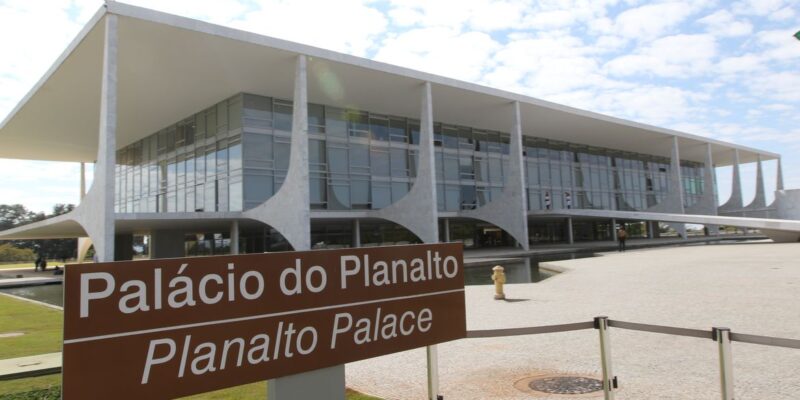 Governo faz primeira reunião ministerial nesta sexta-feira