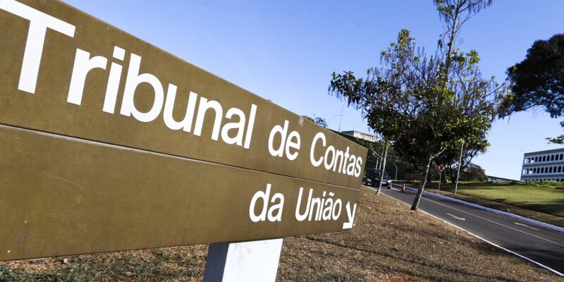 TCU vai apurar gastos de Bolsonaro com cartão corporativo