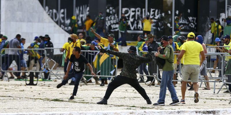 AGU pede a condenação de 40 pessoas por atos golpistas em janeiro