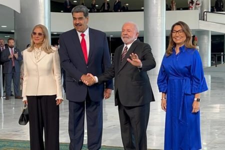 Vídeo: Lula reúne-se com Maduro antes de receber presidentes da América do Sul