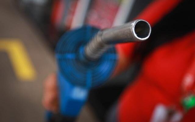 Petrobras reduz em R$ 0,13 o preço da gasolina para as distribuidoras