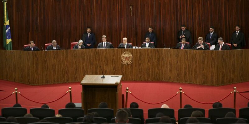 MPE pede condenação de Bolsonaro por reunião com embaixadores