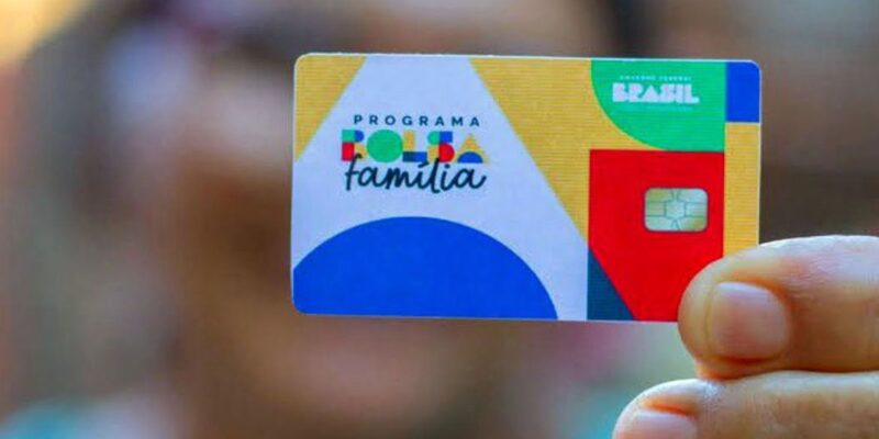 Bolsa Família paga valor extra e benefício é o maior da história