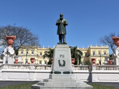 Aos 205 anos, Museu Nacional busca preservar missão educativa
