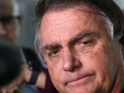 Investigação cita US$ 25 mil em dinheiro que seriam para Bolsonaro