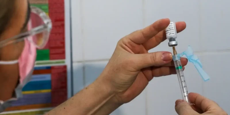 Seis capitais deram início à vacinação contra a dengue em crianças