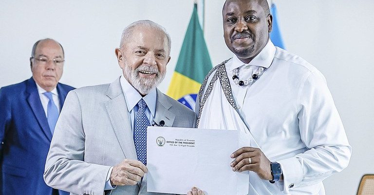 Presidente recebe credenciais de oito novos embaixadores no Brasil