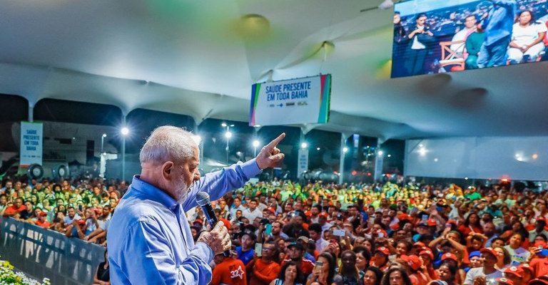 É esse país que nós vamos construir”, diz Lula durante inauguração de novo prédio de universidade federal e de hospital na Bahia