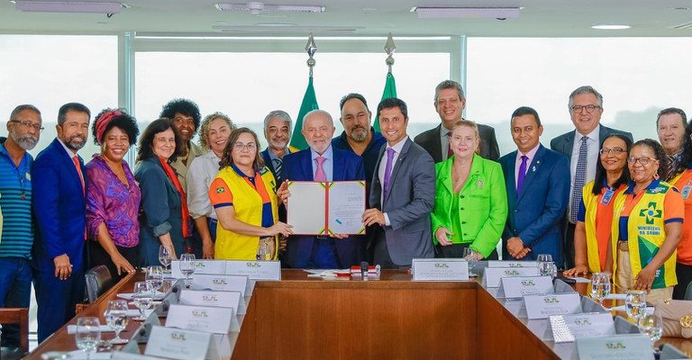 AÚDE Presidente sanciona lei que permite custeio de despesas de locomoção para Agentes Comunitários de Saúde e