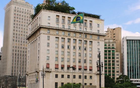 Vereadores propõem projeto legislativo para abolir a escala 6×1 em São Paulo e no Rio de Janeiro
