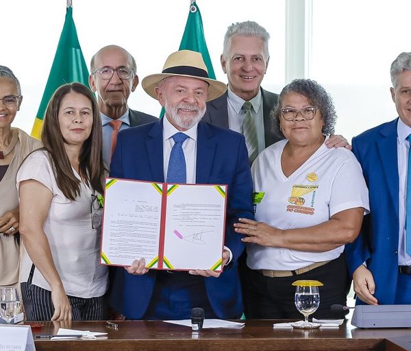 Lula assina projeto de lei que cria política nacional para a produção de pequi e outros frutos do Cerrado