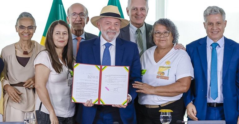 Lula assina projeto de lei que cria política nacional para a produção de pequi e outros frutos do Cerrado