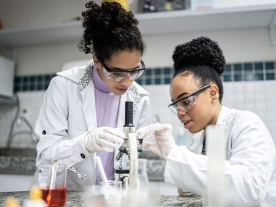 1º Prêmio Mulheres e Ciência recebe mais de 1,1 mil inscrições de todas as regiões do país