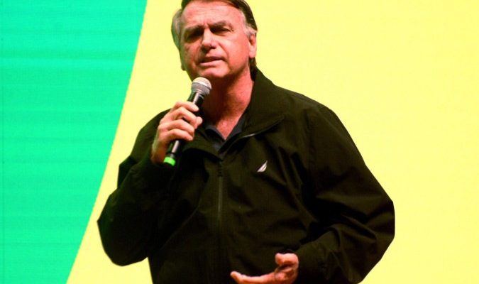 Bolsonaro diz que “exagerou um pouco” ao falar que não ligava para prisão