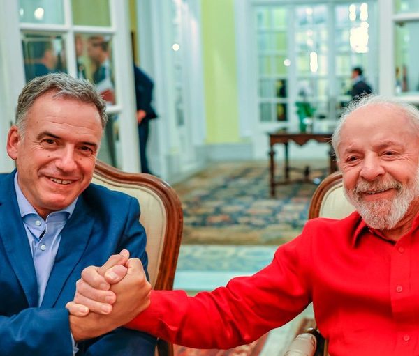 Lula reforça parceria histórica entre Brasil e Uruguai na promoção da integração sul-american