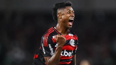 Flamengo vence o Vasco e coloca um pé na final do Campeonato Carioca