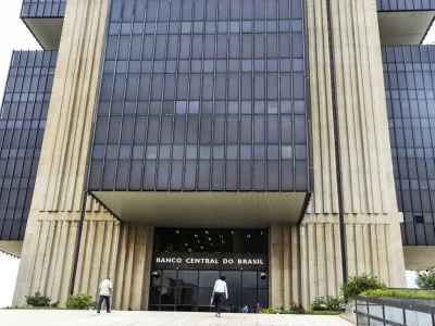 Confiança em Ascensão: Mercado Revê para Cima Projeções do PIB Brasileiro